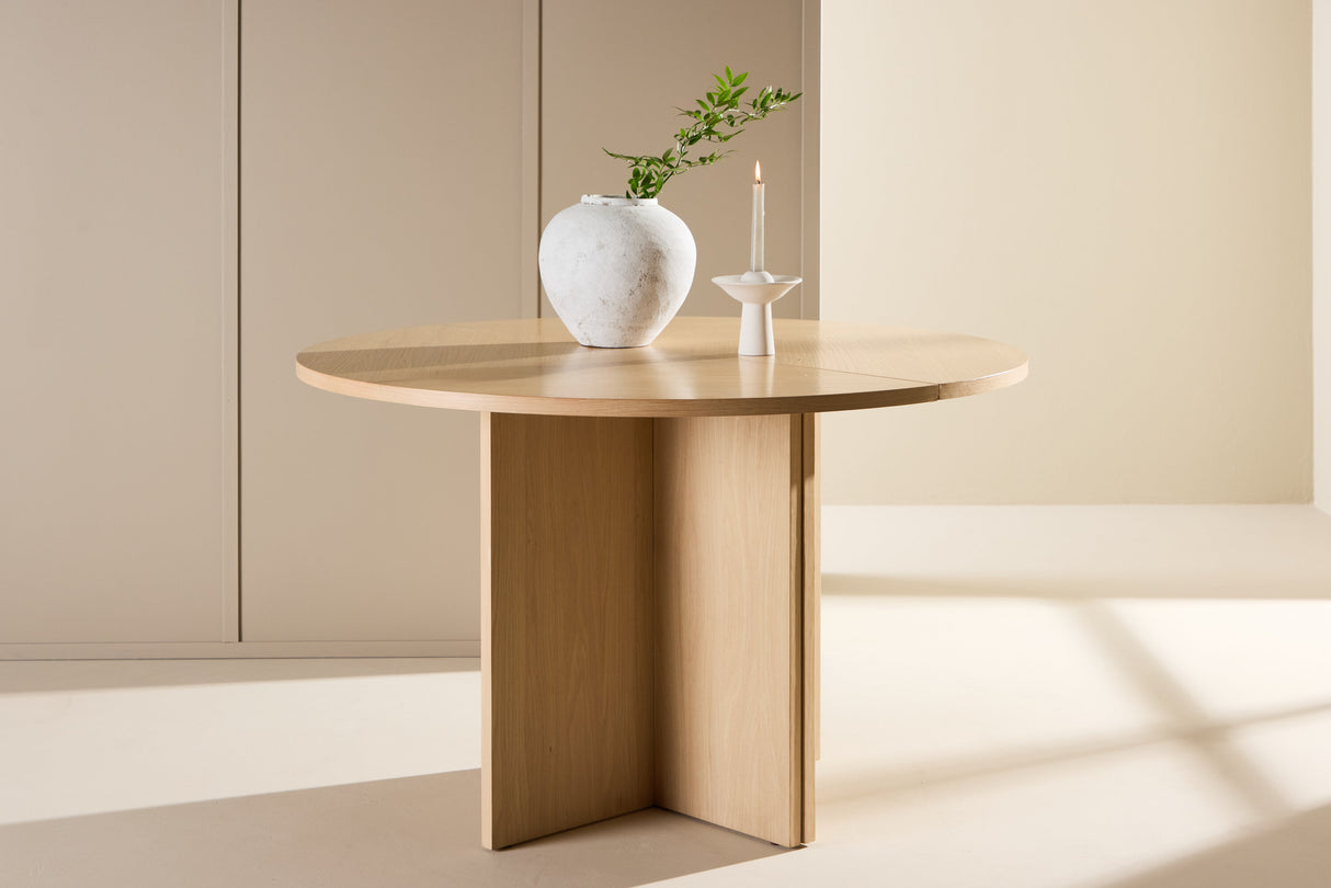 Strada dining table - whitewashed / oak veneered 120 x 120 x 74 cm