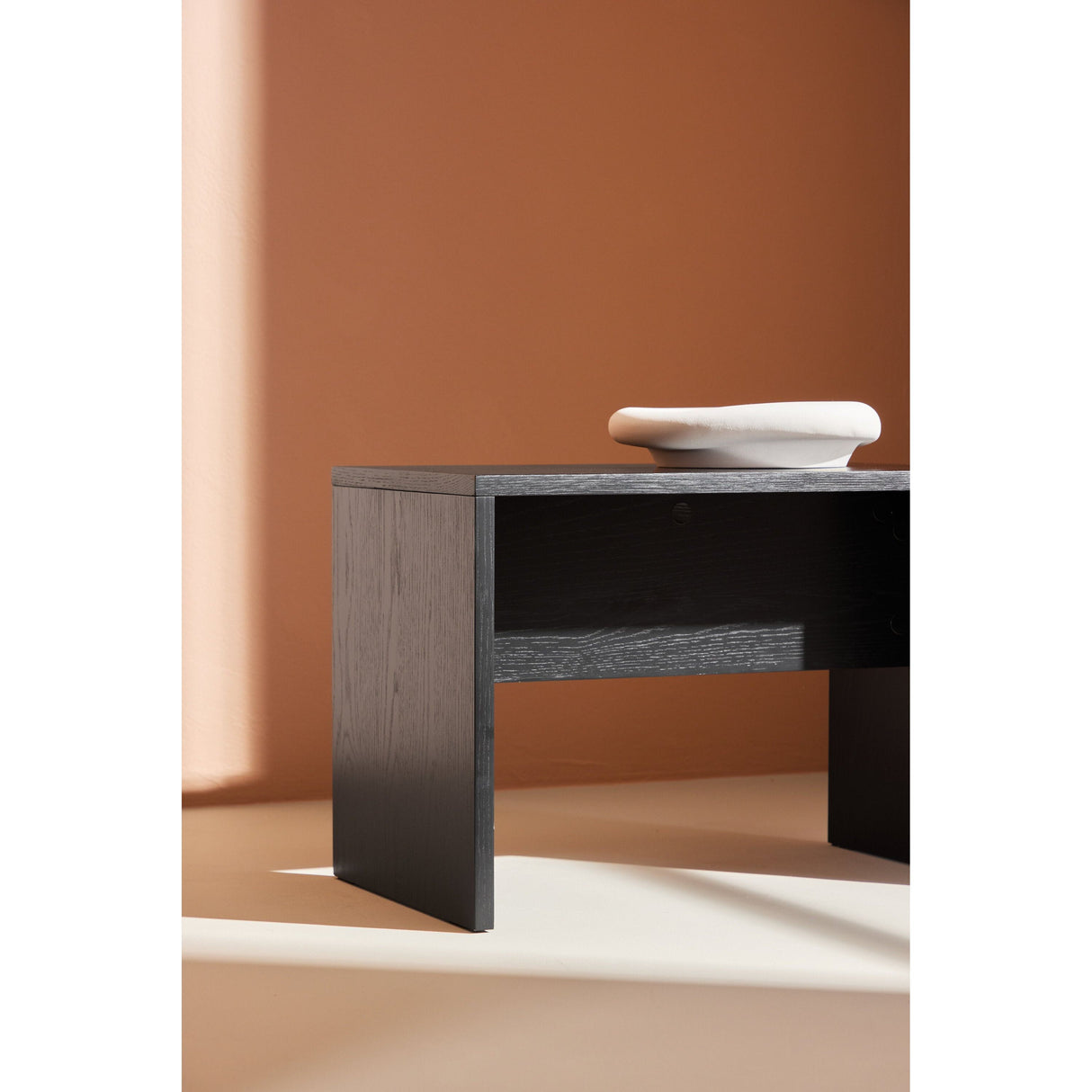 Juni Beistelltisch - Schwarzes Furnier - ZEN ZONE Furniture