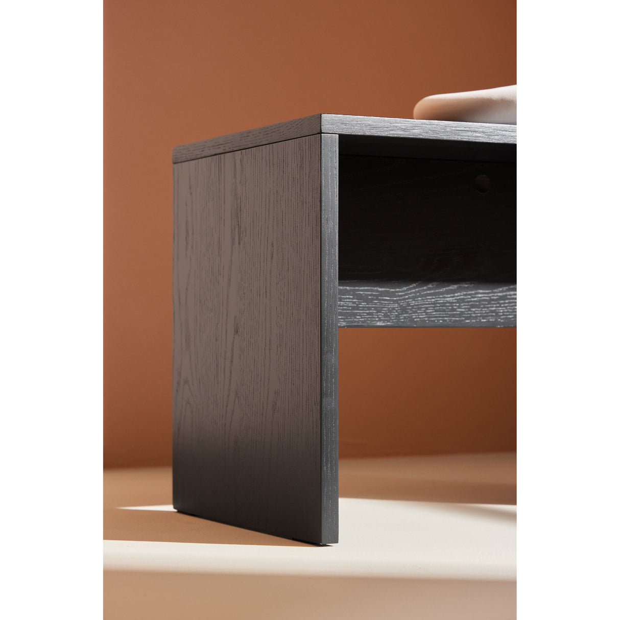 Juni Beistelltisch - Schwarzes Furnier - ZEN ZONE Furniture