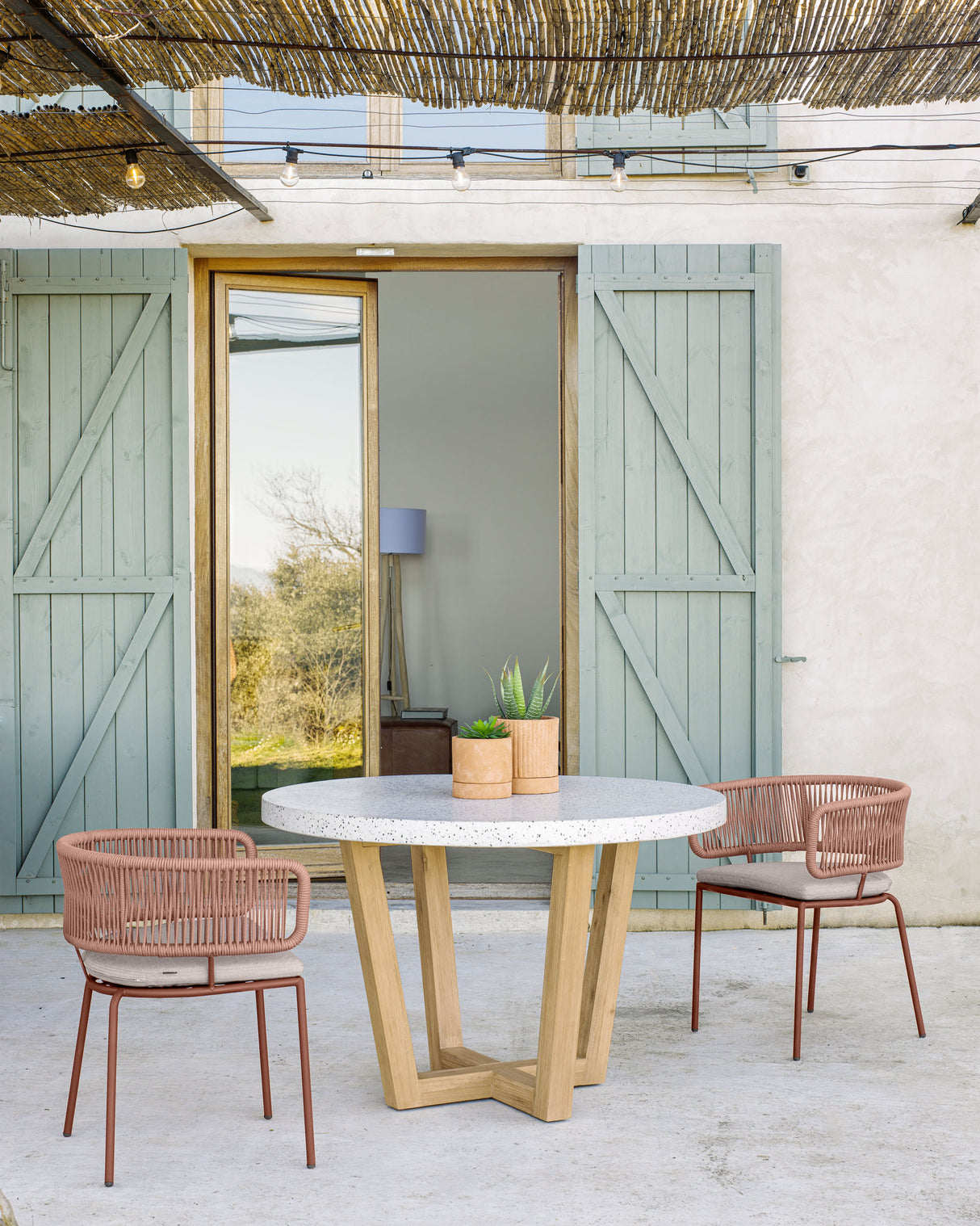 Shanelle runder Tisch aus weißem Terrazzo und massivem Akazienholz Ø 120 cm - ZEN ZONE Furniture