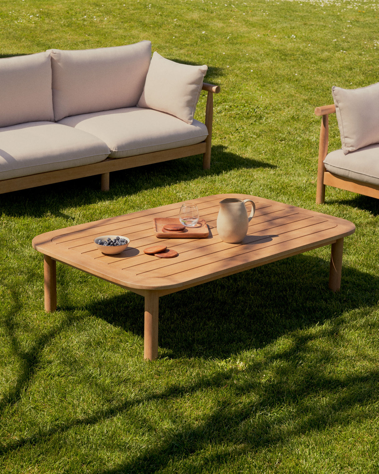 Sacova Couchtisch 100% outdoor massives Eukalyptusholz 140x89cm 100%FSC - ZEN ZONE Furniture