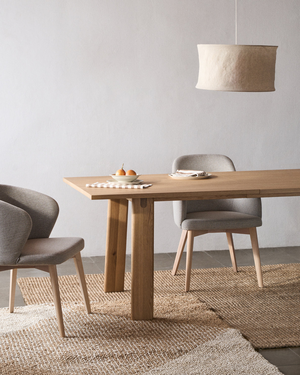 Nelida Stuhl aus brauner Chenille und massivem Buchenholz mit naturfarbenem Finish FSC 100% - ZEN ZONE Furniture