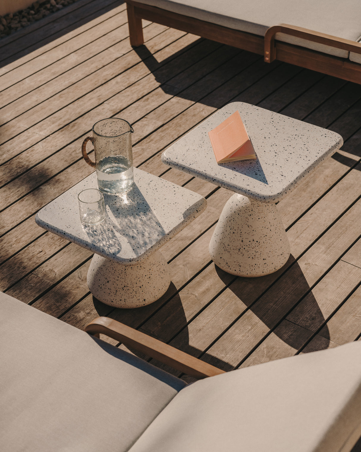 Couchtisch Saura aus weissem Terrazzo mit weisser Terrazzo-Platte 32 x 48 x 48 - ZEN ZONE Furniture