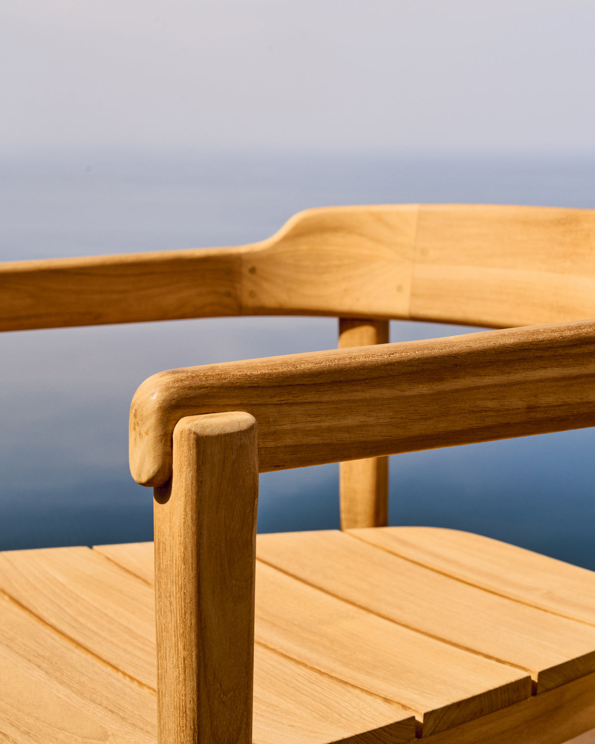 Icaro Stuhl stapelbar aus massivem Teakholz FSC 100% mit naturfarbenem Finish - ZEN ZONE Furniture