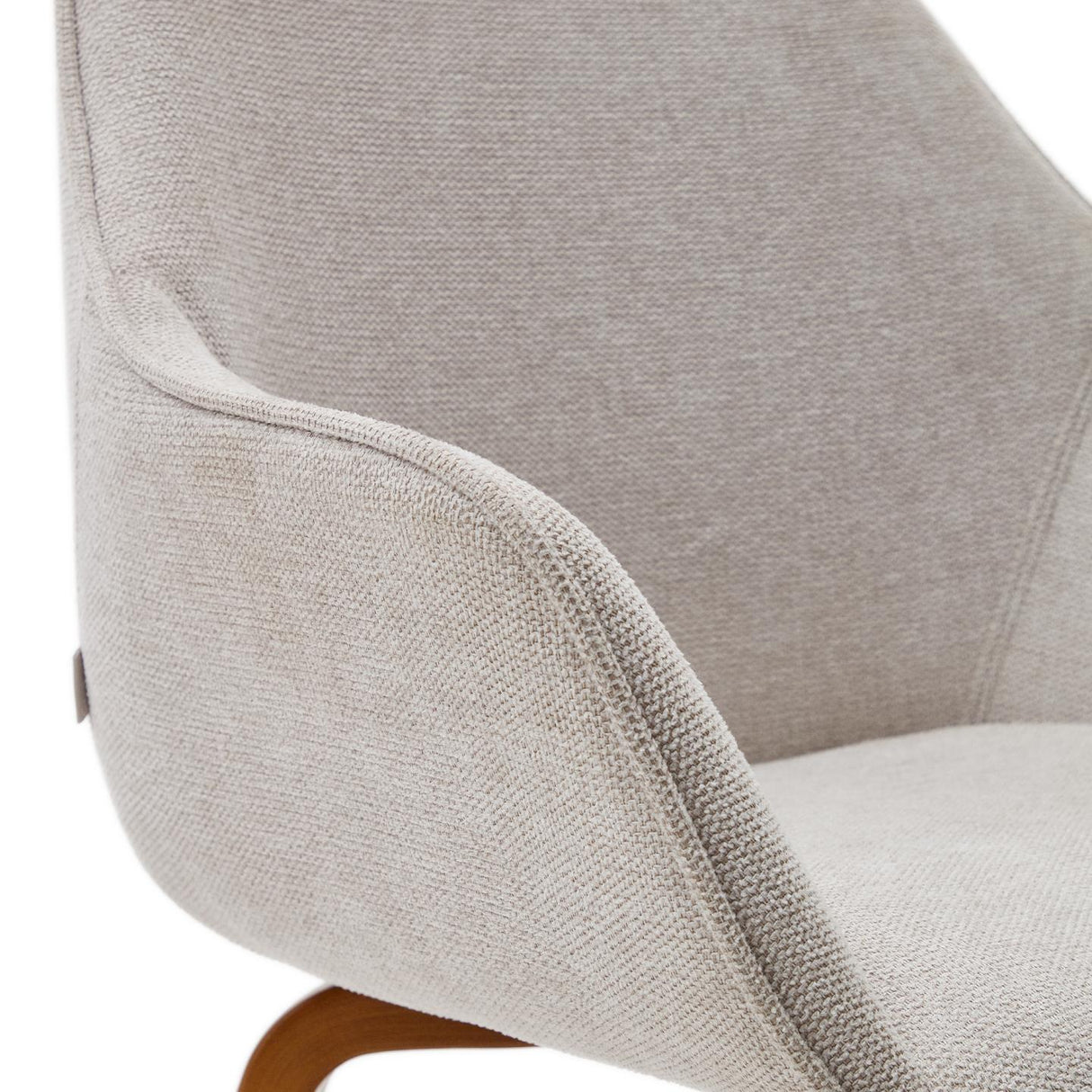 Aleli Stuhl mit Chenille in Beige Beine aus massivem Eschenholz mit Nussholz-Finish - ZEN ZONE