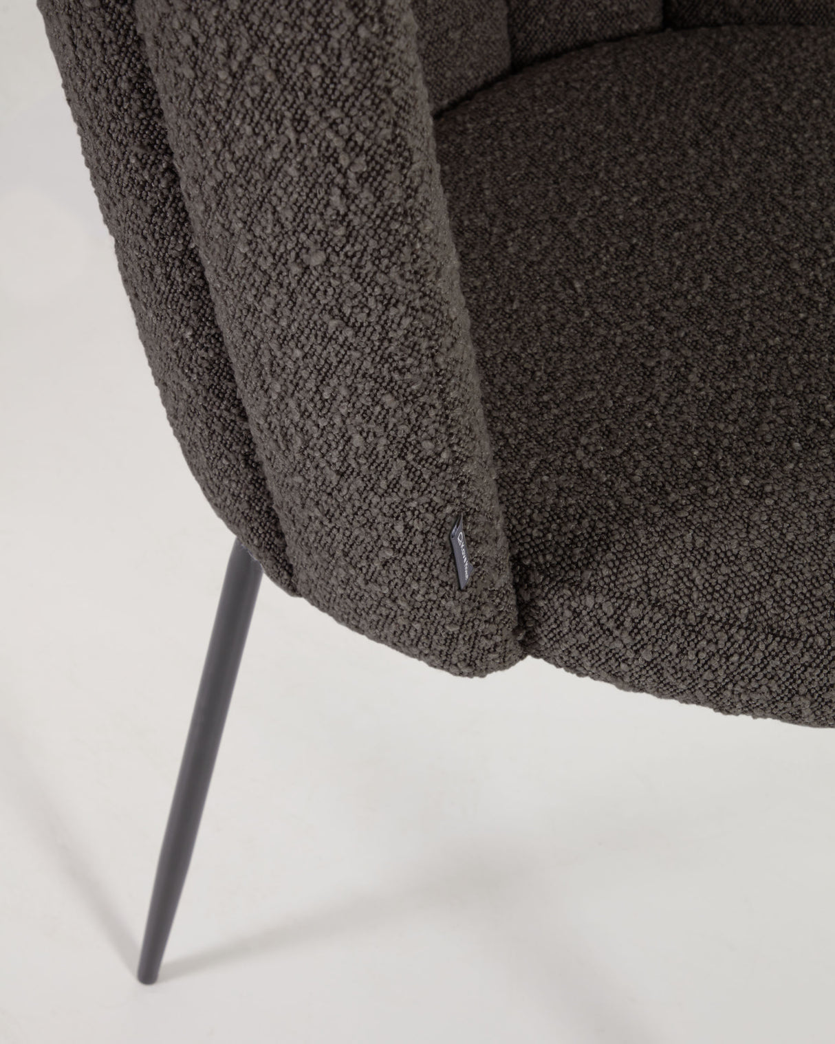 Aniela Stuhl mit schwarzem Bouclé und schwarzem Metall FR - ZEN ZONE Furniture