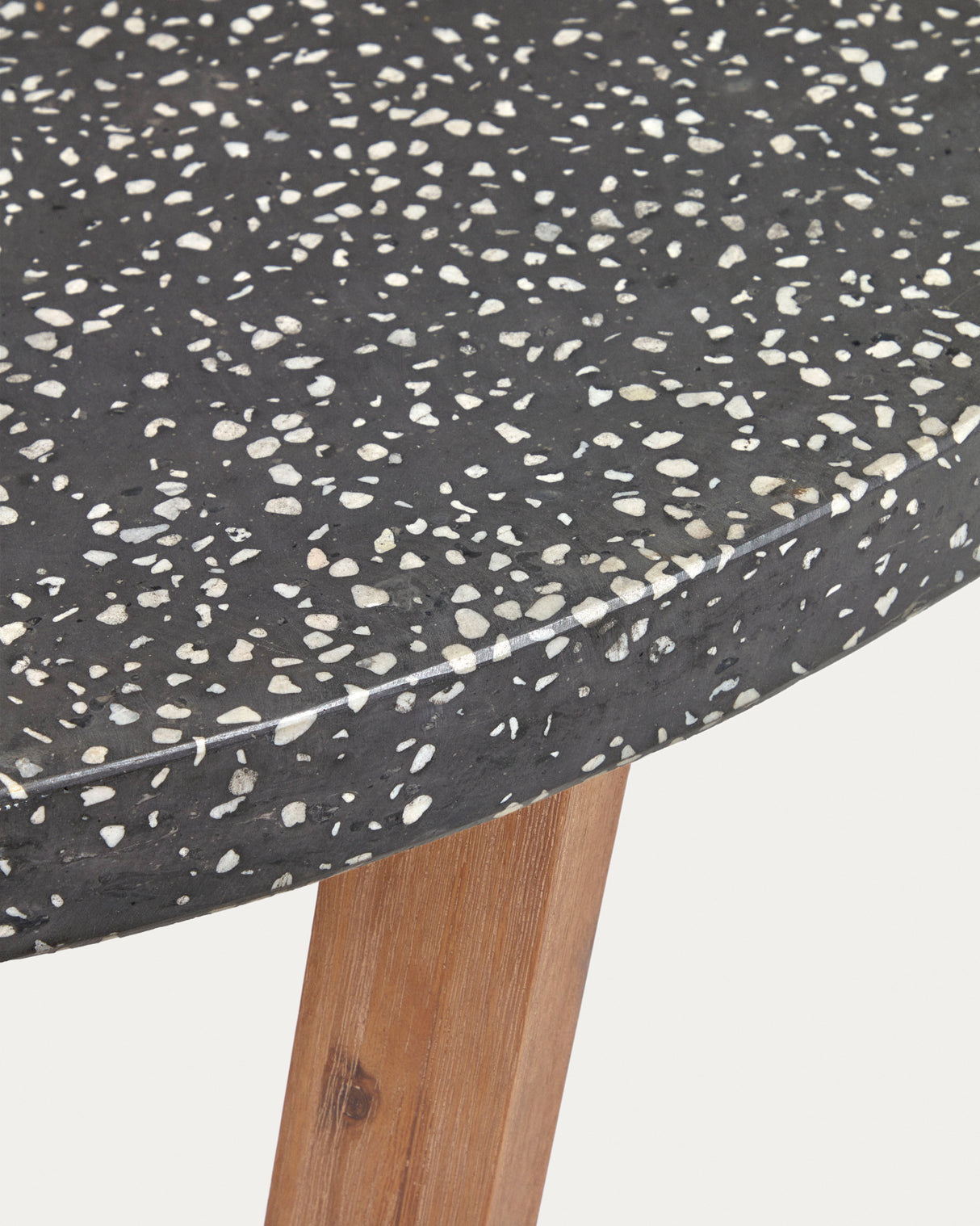 Shanelle runder Tisch aus schwarzem Terrazzo und massivem Akazienholz Ø 120 cm - ZEN ZONE Furniture