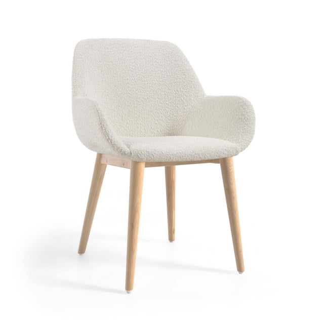 Konna Stuhl mit Bouclé-Bezug weiß Beine aus massivem Eschenholz mit natürlichem Finish - ZEN ZONE Furniture