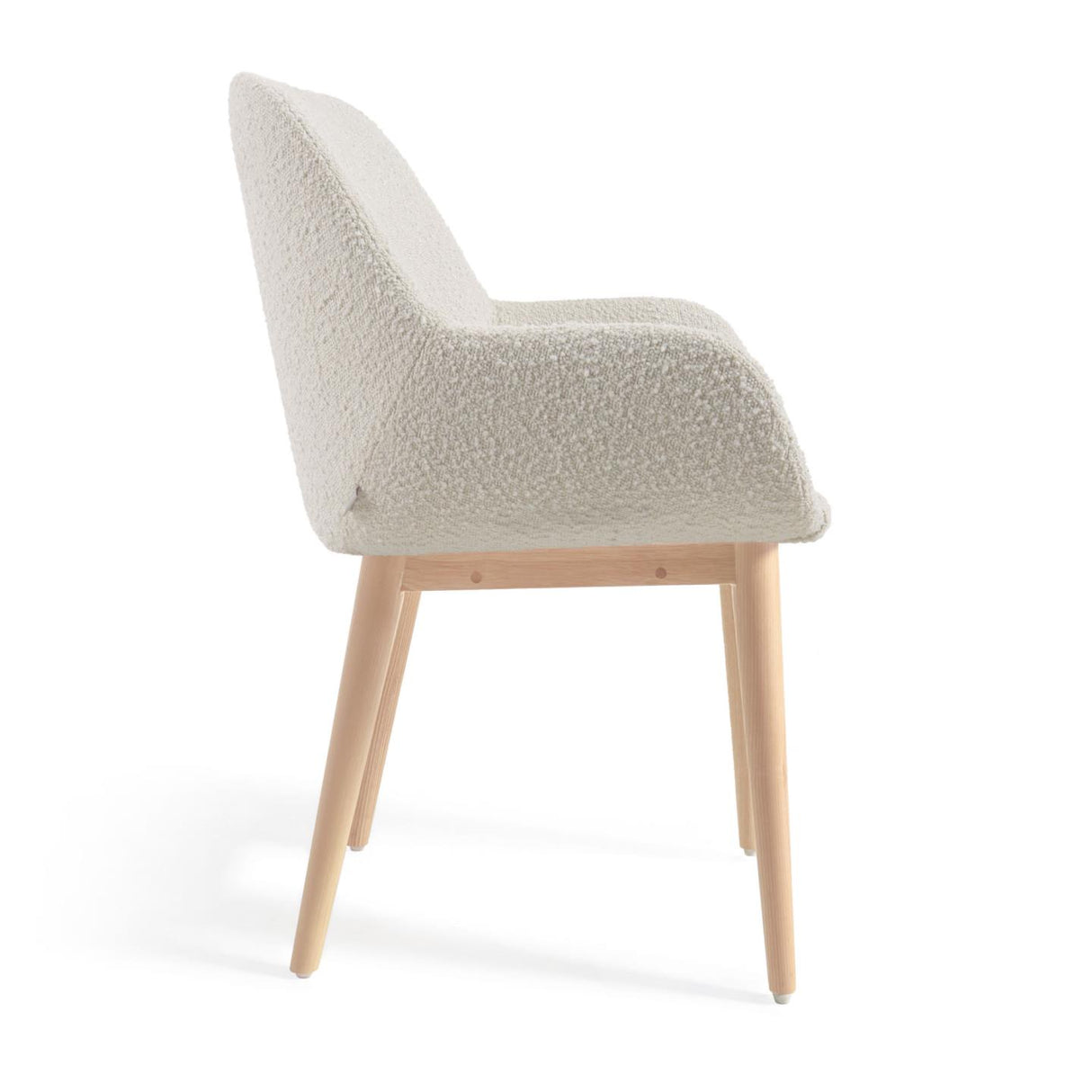 Konna Stuhl mit Bouclé-Bezug weiß Beine aus massivem Eschenholz mit natürlichem Finish - ZEN ZONE Furniture