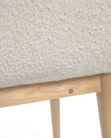 Konna Stuhl mit Bouclé-Bezug weiß Beine aus massivem Eschenholz mit natürlichem Finish - ZEN ZONE Furniture