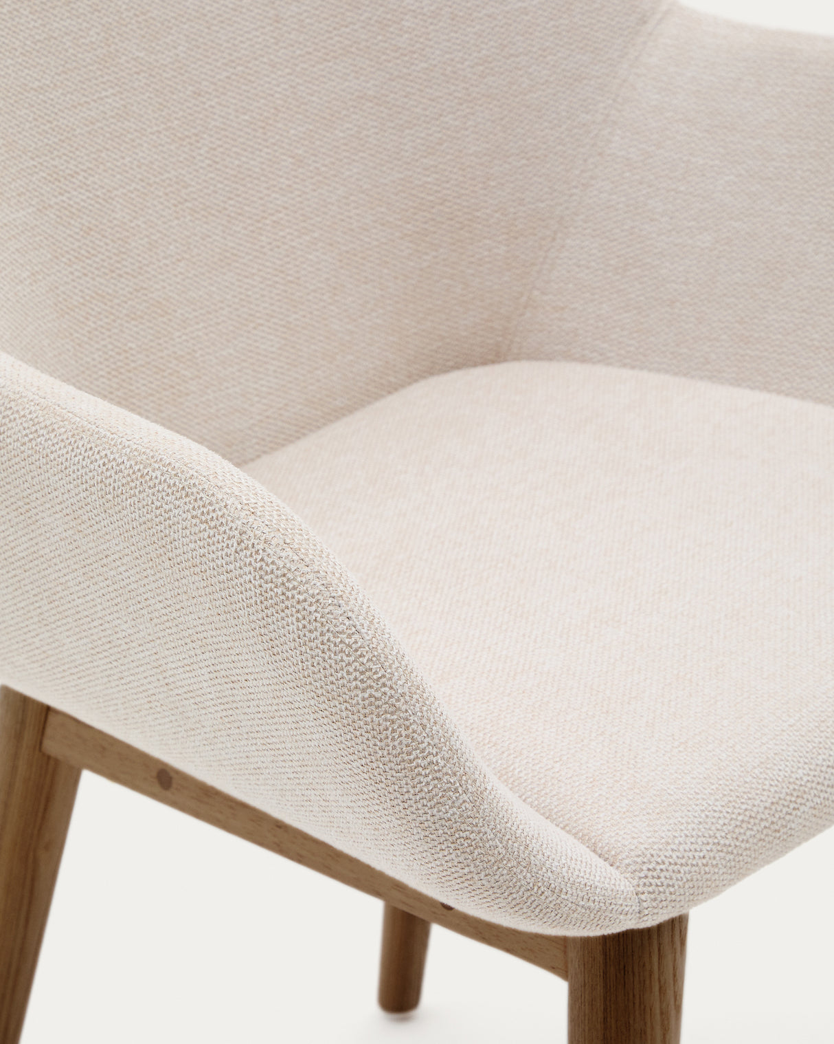 Konna Stuhl in Beige und Beine aus massivem Eschenholz mit dunklem Finish - ZEN ZONE Furniture